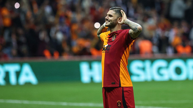 Galatasaray'ın yengesi Wanda Nara cüretkar pozlarıyla büyüledi! "Bitirdin bizim oğlanı ya" - Resim: 1