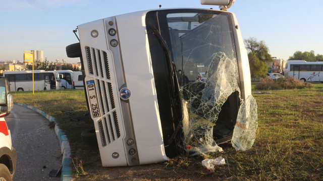 Adana'da can pazarı! İşçi servisi devrildi durumu ağır olanlar var - Resim: 0