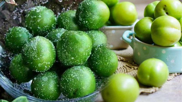 Tuza batırmadan yemem diyenlere kötü haber! Tuzlu erikteki büyük tehlike... - Resim: 0