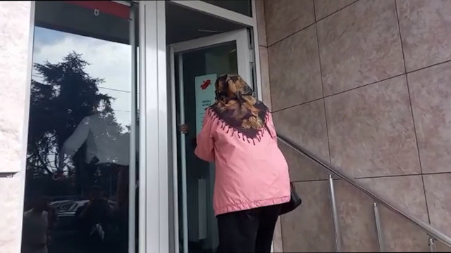 51 bin TL'sini kaptırdı gerçek polise inanmadı! Yaşlı kadın elinde kağıtla ortada kaldı - Resim: 1