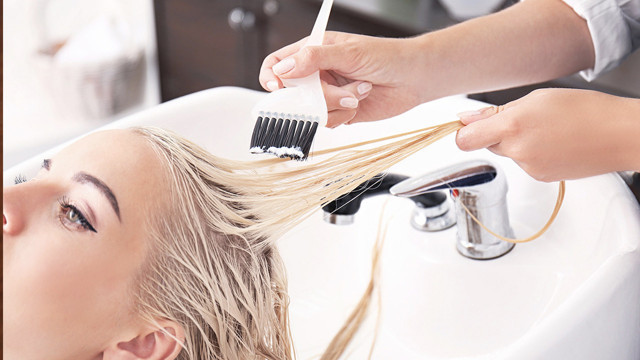 Kuaförlere para saçmayın evde doğal yollarla saç renginizi açabilirsiniz - Resim: 0