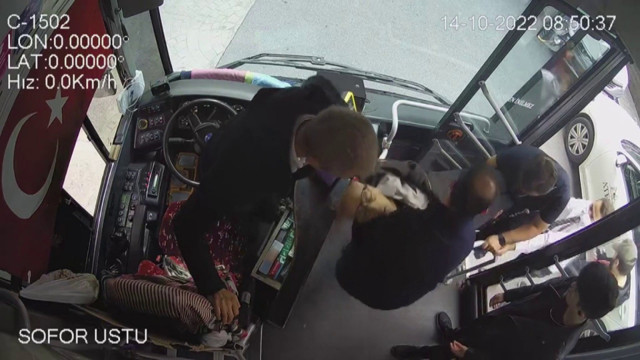 İstanbul'da ölüm otobüse bindikten sonra geldi! Şoförün çabası da kurtaramadı - Resim: 0