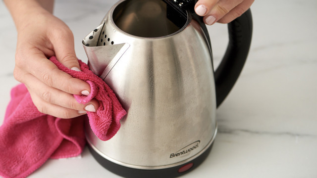 Ele güne karşı rezil olmayın işte ışıl ışıl parlayan çaydanlıklar için bunu yapın! - Resim: 0