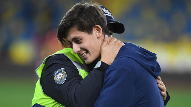 Arda Güler, Ankaragücü maçında polise sarıldı kim olduğu ortaya çıktı - Resim: 1