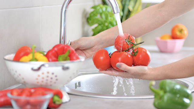 Yeşillikleri temizlerken bu hataya düşmeyin! Herkes sirke kullanıyor ama... - Resim: 1