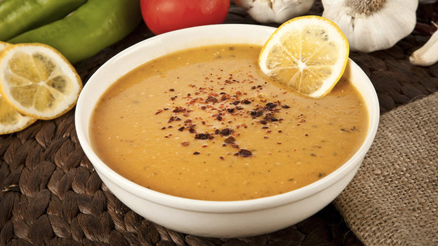 Tavuk suyuna lokanta usulu mercimek çorbası tarifi rengi için bir tutam koyun - Resim: 0