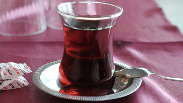 Yıllardır büyük hata yapıyormuşuz meğer! Çayı bir de böyle demleyin farkı görün - Resim: 1