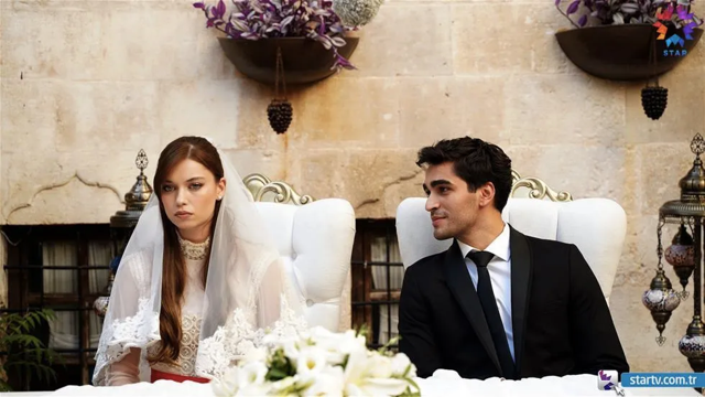 Yalı Çapkını dizisinin Sultan'ı İrem Altuğ'dan bomba itiraf: "İki kocamla yaşıyorum" - Resim: 0