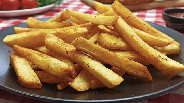 Çocuklar fast food'a para saçmasın evde yapın yesinler! Altın sarısı patates kızartması tarifi - Resim: 1