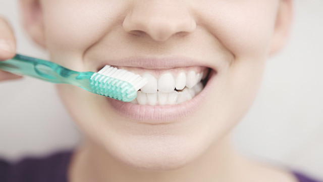 Herkes yanlış biliyormuş! Diş fırçasını sakın ıslatmayın çünkü... - Resim: 0