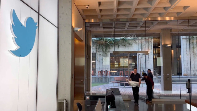 Elon Musk sahibi olduğu Twitter'a sırıtarak lavaboyla girdi intikamı fena oldu hepsini kovdu - Resim: 1