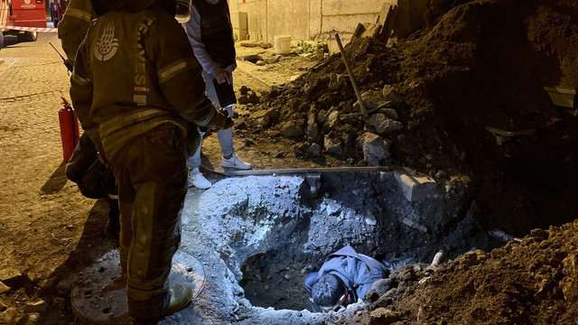 Doğalgaz borusunu patlatan işçiler kaçtı! Gaz kokusu tüm mahalleyi sardı - Resim: 1