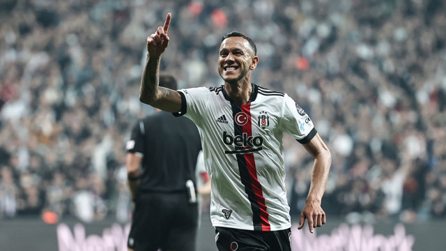 Şenol Güneş'ten derbide Josef De Souza'ya özel görev: "Adım attırma" - Resim: 0