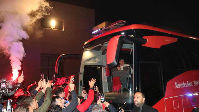 A Milli Takım Çekya maçı için Gaziantep'te! Davul, zurna ve baklavalarla karşıladılar! - Resim: 0