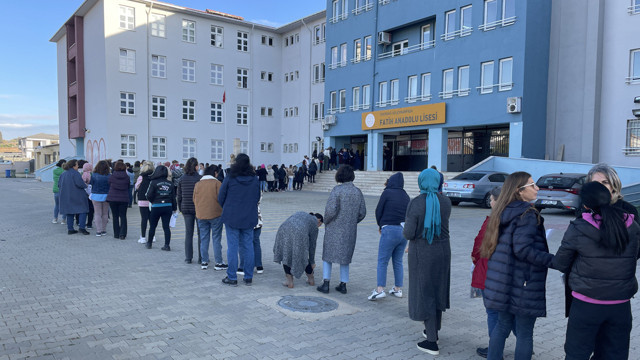 Öğretmenlik Kariyer Basamakları Sınavı başladı - Resim: 1