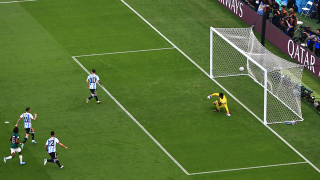 Dünya Kupası'nda Messi'ye Suudi Arabistan şoku! Arjantin'e uzatmalar da yetmedi - Resim: 4