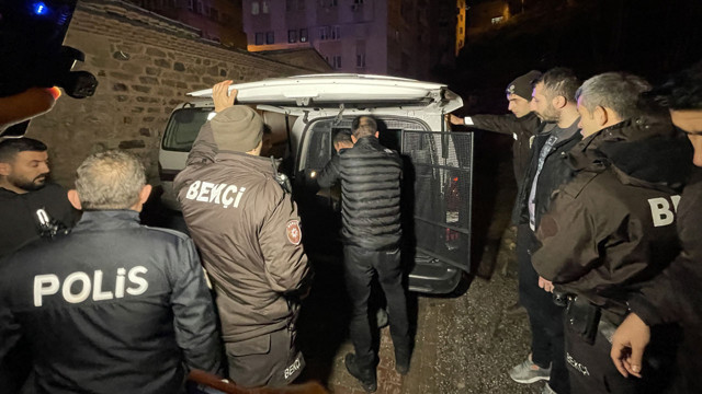 Bursa'da hareketli dakikalar: Kaçmaya çalıştı polis vurarak etkisiz hale getirdi! - Resim: 1