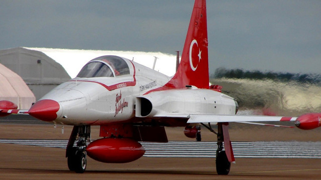 Konya'dan son dakika haberi! Konya'da Türk Yıldızları'na ait askeri uçak düştü - Resim: 1