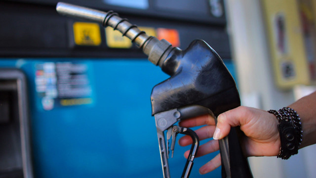 Seçim öncesi TBMM harekete geçti: Akaryakıta kallavi indirim geliyor! - Resim: 0