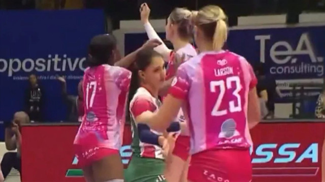 Ebrar Karakurt İtalya'ya damga vurdu! Sahada çılgına döndü hakemle tartışması olay oldu - Resim: 2