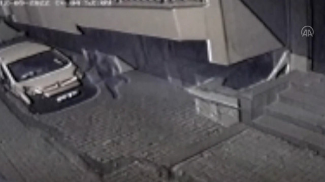 Pes! Park halindeki 24 araca aynısını yaptı kameraya yakalandı - Resim: 0