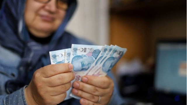 65 yaş aylığı 2023 yılında ne kadar oldu? Asgari ücretle yeni 65 yaş aylığı 2 bin 500'ün üstüne çıktı - Resim: 0