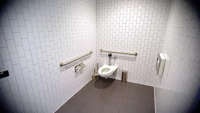 Haliç'te 'gizli kamera' rezaleti! Tuvalete giden kadınları Afgan çalışan canlı izliyordu - Resim: 1