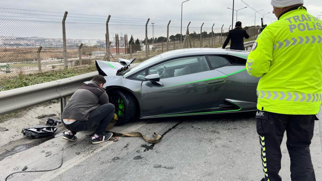 Beylikdüzü'nde 26 milyon liralık otomobilini bariyerlere çarparak perte çıkardı - Resim: 1