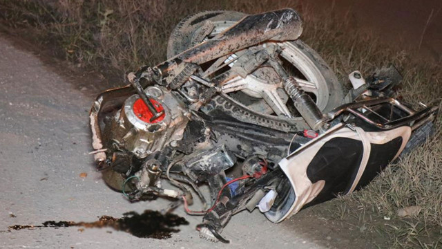 Korkunç kaza! Motosiklet ikiye bölündü, araç takla attı acı haber geldi - Resim: 1