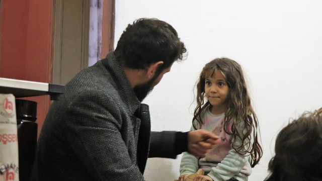 Denizli'de trajikomik ev sahibi kiracı kavgası! Kapısına dayandı bıçak çekti o anlar kamerada - Resim: 3