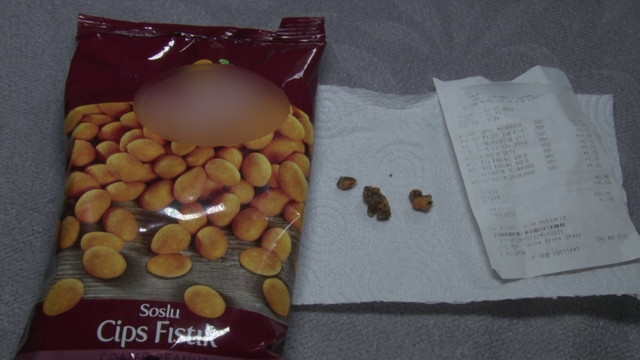 Fıstık paketinin içinden çıktı! Yiyince fark ettiler - Resim: 0