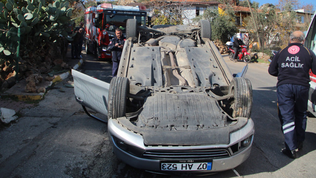 Antalya'da direksiyon eğitiminde otomobil takla attı kursiyeri bırakıp kaçtı - Resim: 1