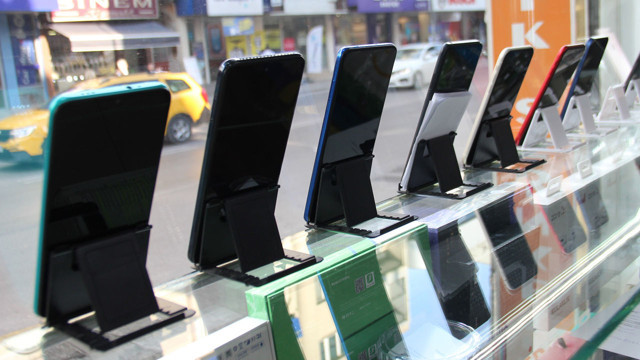 İzmir'de esnaf bu kadını arıyor! Küçük çocuğu da şebekeye katmış... - Resim: 1