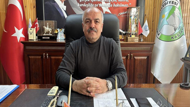 Belediye başkanı ziyaret sırasında saldırıya uğradı merdivenlerden yuvarlandı - Resim: 0