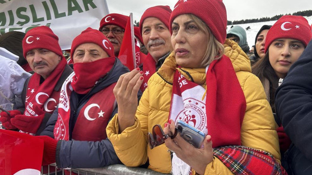 Kars'ta Sarıkamış şehitleri anıldı; Binlerce kişi eksi 12 derecede yürüdü - Resim: 2