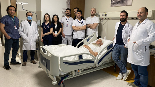 Doktorları dinlemedi, vücudunda gezmeye başladı! Karnından ve ayağından çıkarıldı - Resim: 1