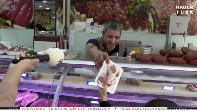 Habertürk, 'annem karne hediyesi et aldı' haberini yapan muhabiri kovdu! Haber kurgu çıktı - Resim: 0