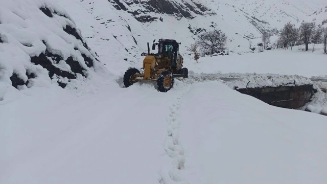 Doğu beyaza teslim oldu! 5 ilde hayat durdu onlarca köy yolu kapandı - Resim: 1