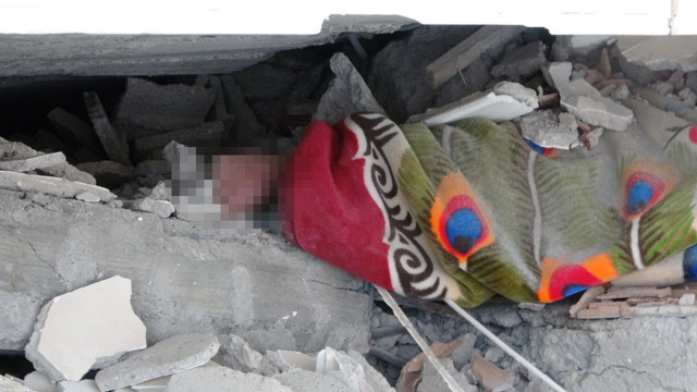 Malatya'dan kahreden görüntüler! 3 yaşındaki çocuk depremde can verdi - Resim: 1
