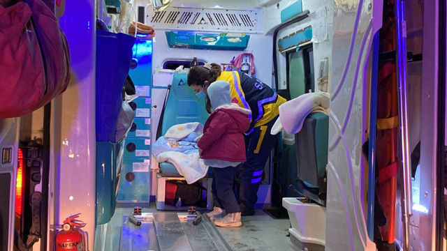 Depremzede aile İstanbul yolunda kaza yaptı! Tıra arkadan çarpan araçta can pazarı - Resim: 1