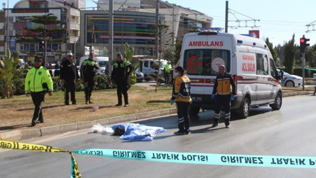 Antalya'da market dönüşü feci olay! Kadın, tırın altında kalarak can verdi - Resim: 0