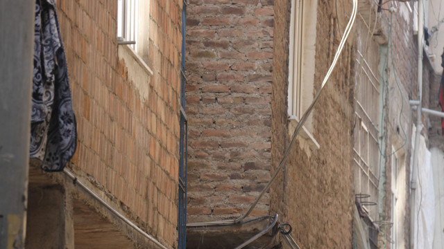 1980'lerde yapılan bu evler depremde hasar almadı! İşin uzmanı nedenini konuştu - Resim: 1