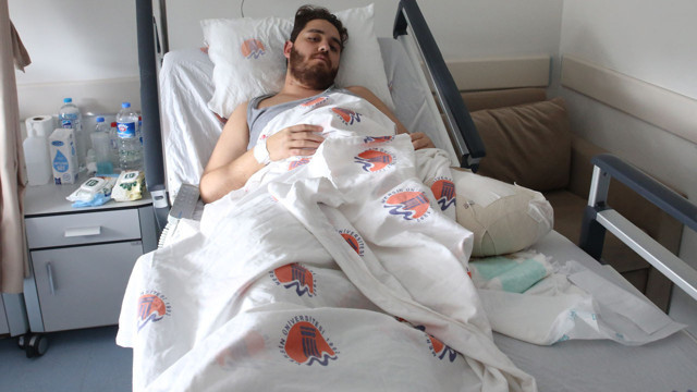 Depremde ikiz kardeşinin kurtulması için ayağını feda etti - Resim: 0