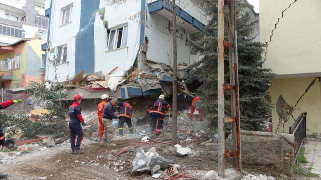 Malatya'da 5.6'lık depremde enkaz altında kalmıştı! Bedih Kış'ın cansız bedenine ulaşıldı - Resim: 1