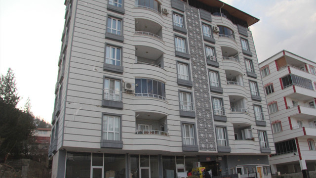 Depreme dayanıksız diye ceza kesilen binada cam bile kırılmadı nedenini böyle anlattı - Resim: 1