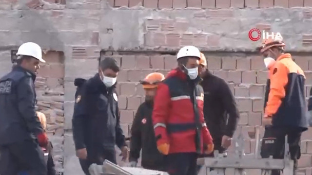 Malatya'da 6 katlı bina çöktü! Ekipler olay yerine sevk edildi Vali'den açıklama geldi - Resim: 1