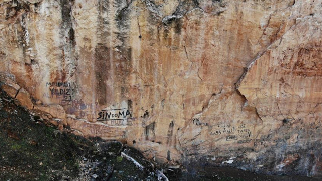 Türkiye'de nadir görülen manzara bu fay hattı yerin üstünde! Profesör tepki gösterdi: Saygısızlık - Resim: 0