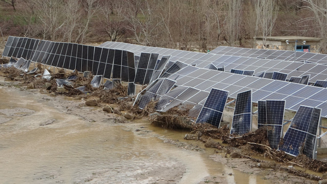 Selin vurduğu milyonluk güneş panelleri kağıt gibi dağıldı - Resim: 0
