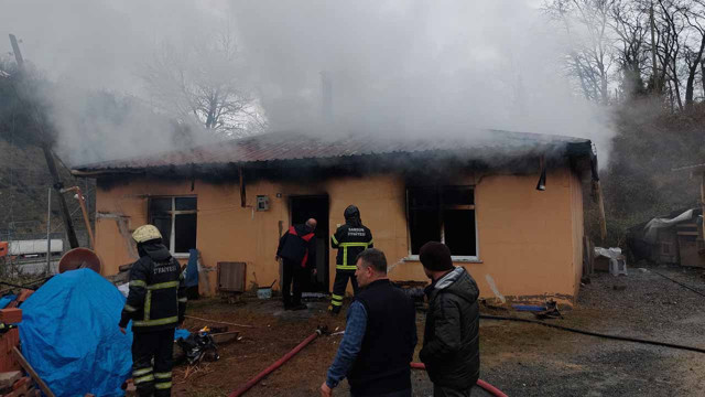 Samsun'da imamın kaldığı lojman çıkan yangında küle döndü - Resim: 0