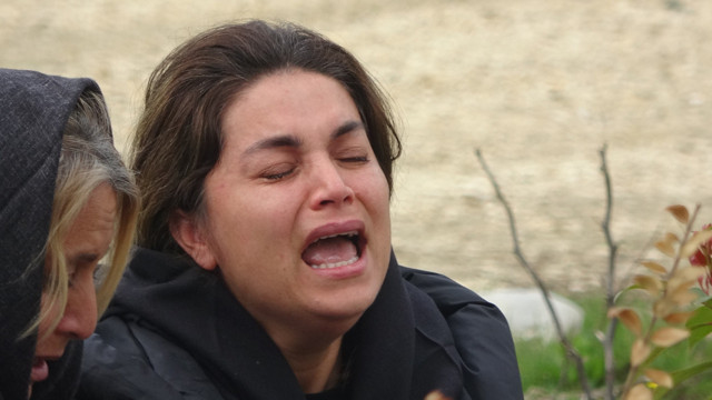 Oğlunun kırkında mezarı başında feryat etti "100 bin dolar verdik, ölüsünü aldım" - Resim: 0